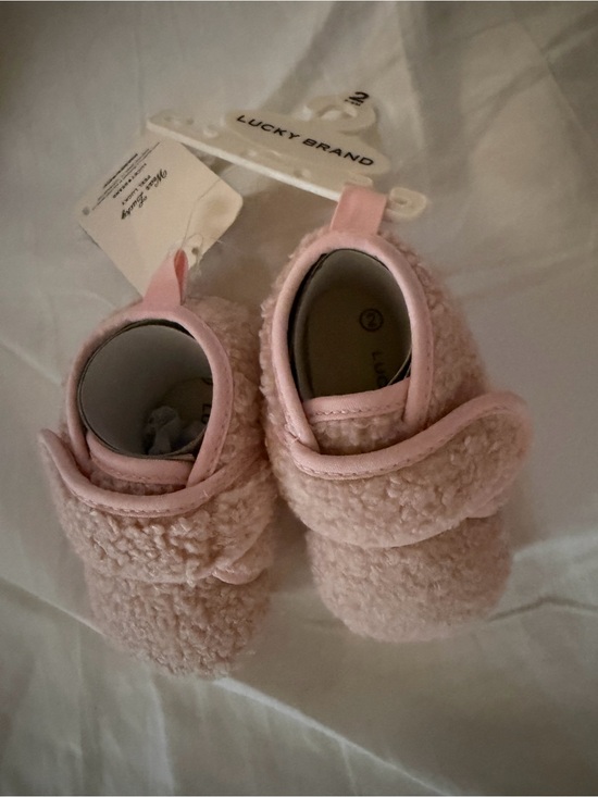 Lucky Brand Other - Lucky Brand Pink Sherpa Baby Girl Shoes size 2